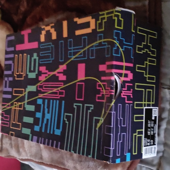 Kyrie 6 black and white very nice condition - Picture 2 of 8